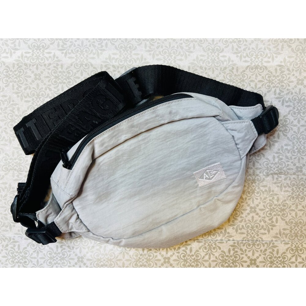 American Eagle Outfitters Gray Belt Bag Fanny Pack Adj Strap & Multiple Zippers